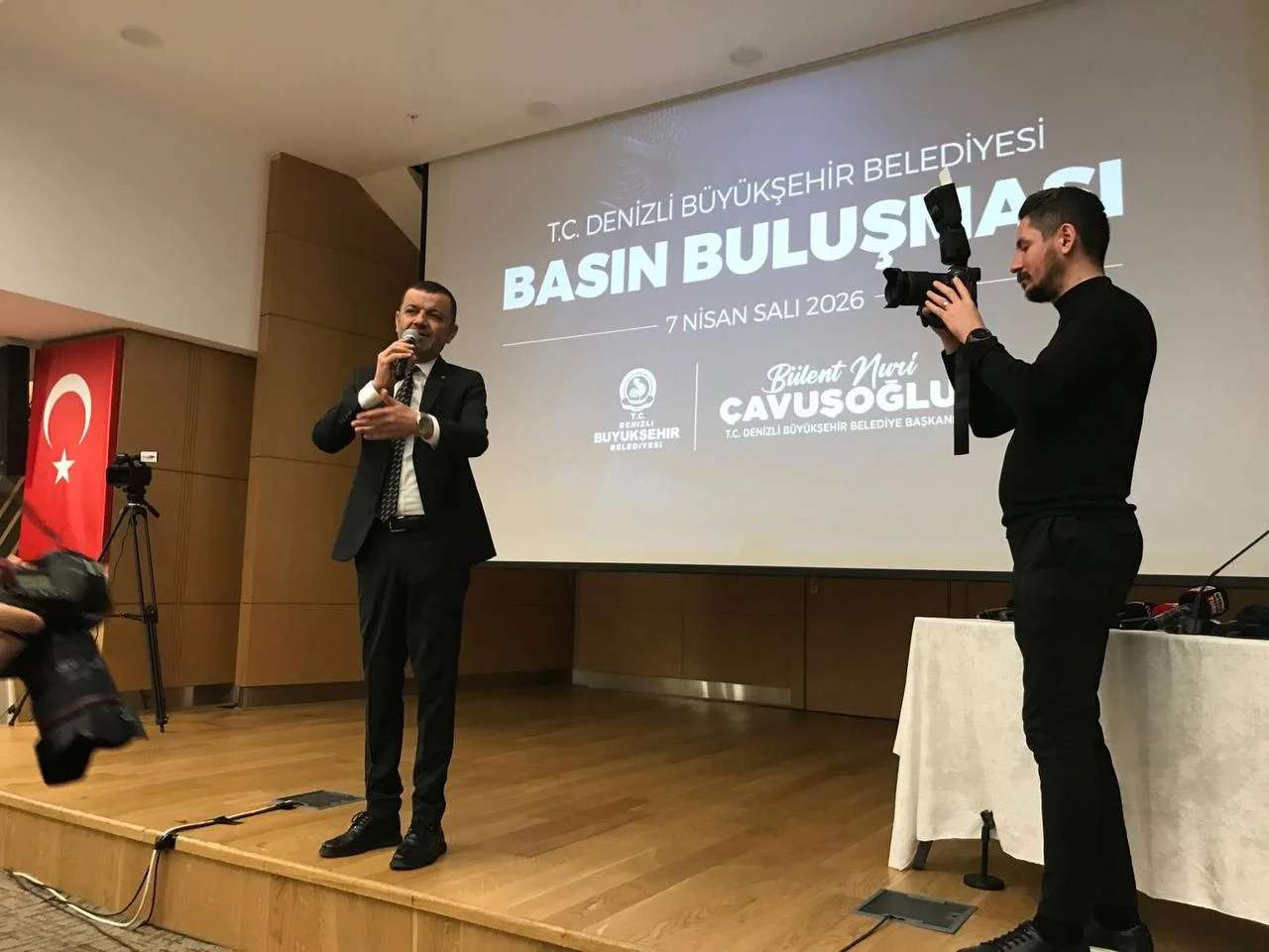 Çavuşoğlu: İnsana dokunan hizmetler önceliğimiz