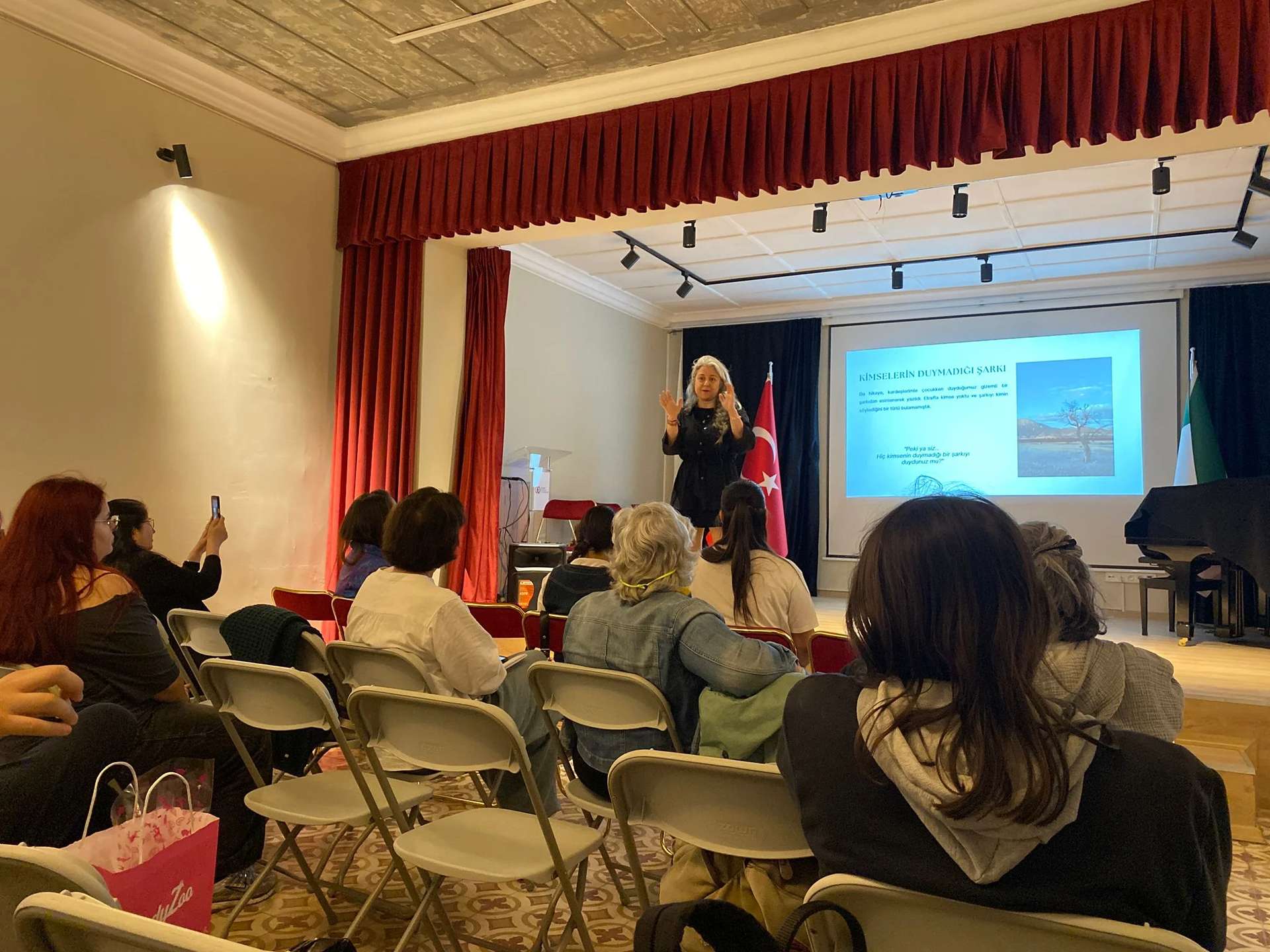 Yazarlık, kayıt tutmaktır: Meryem Şahin 9. Uluslararası Kadın Yönetmenler Film Festivali'nde senaryo atölyesi gerçekleşt