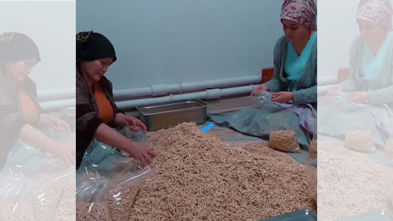 Afyonkarahisar'lı kadınlardan depremzedelere 2 ton erişte