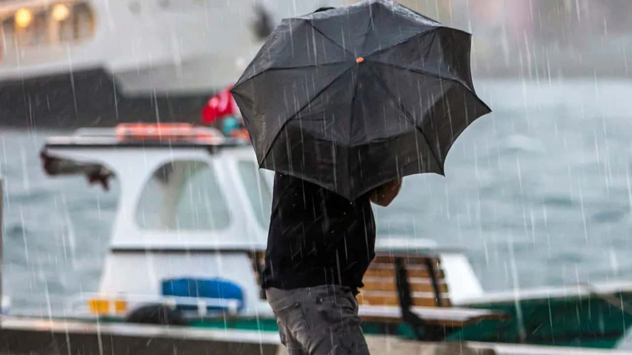 İstanbul Valiliği ve AKOM'dan fırtına ile soğuk hava uyarısı