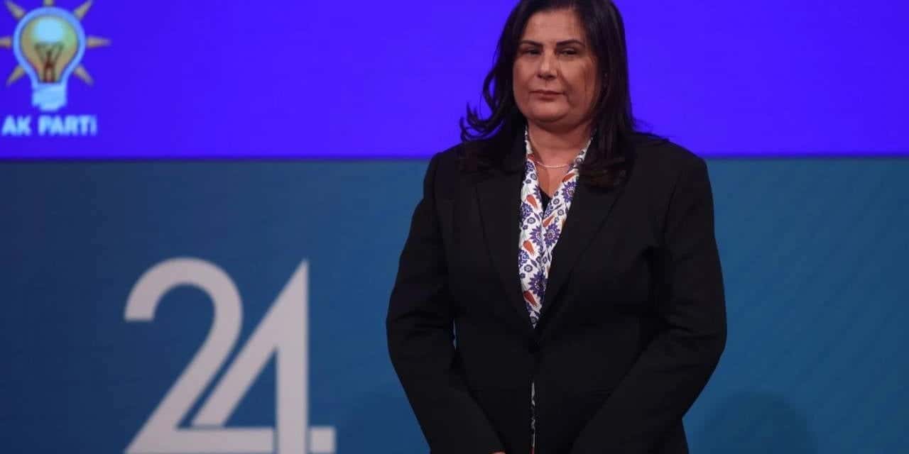 AKP'ye geçen Çerçioğlu sahnede yuhalandı