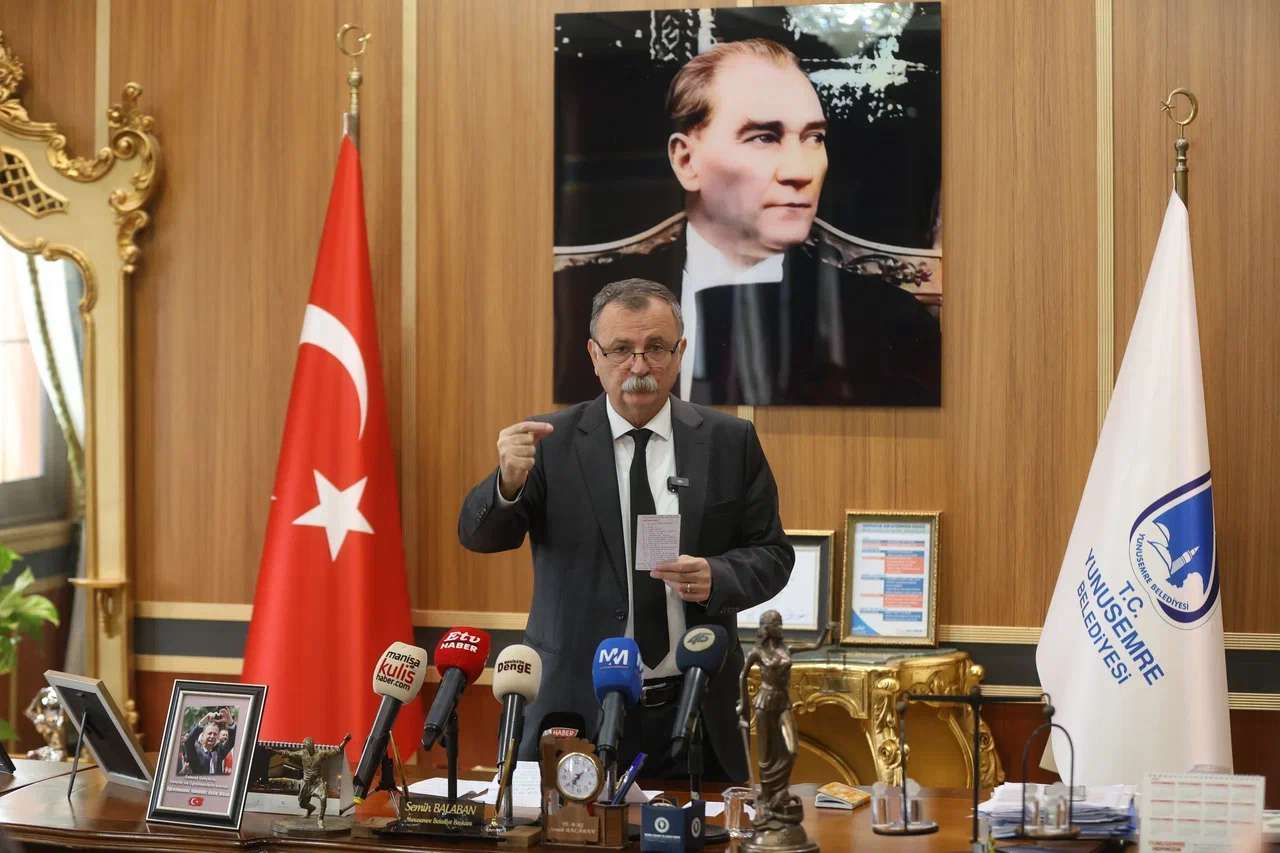 Semih Balaban, Yunusemre Belediyesi’nde fazla işçi alındığı ile ilgili iddialara sayılarla cevap verdi