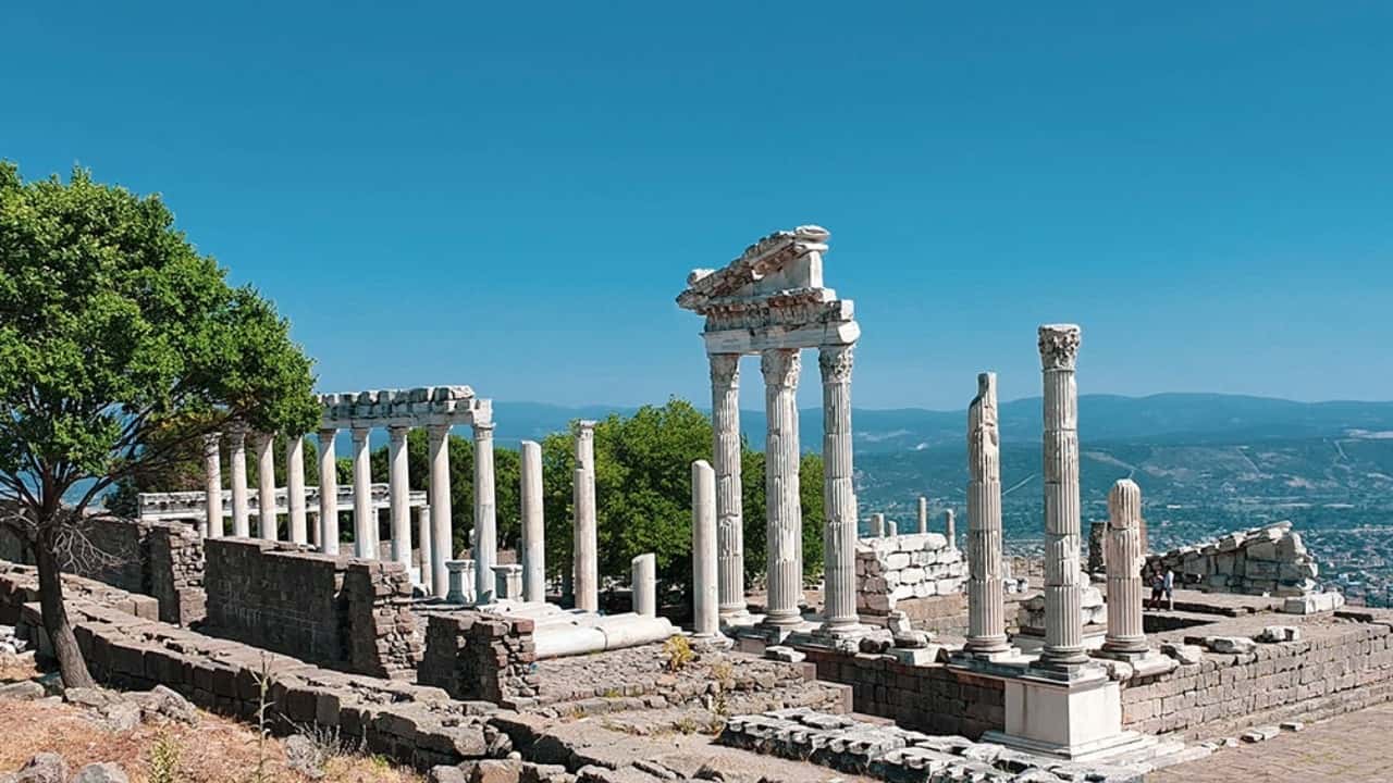 Bergama Nerede ve Bergama'ya Nasıl Gidilir?