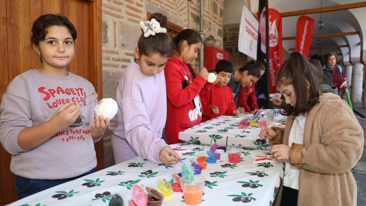 Şehzadeler Belediyesi’nden çocuklara sanat dolu ara tatil