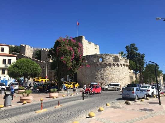 İzmir Çeşme Kalesi Nerede ve Çeşme Kalesi'ne Nasıl Gidilir?