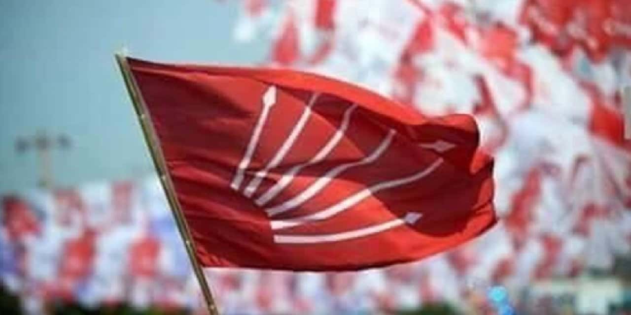 CHP Uşak'ta İl ve Merkez İlçe Yönetimleri İstifa Etti