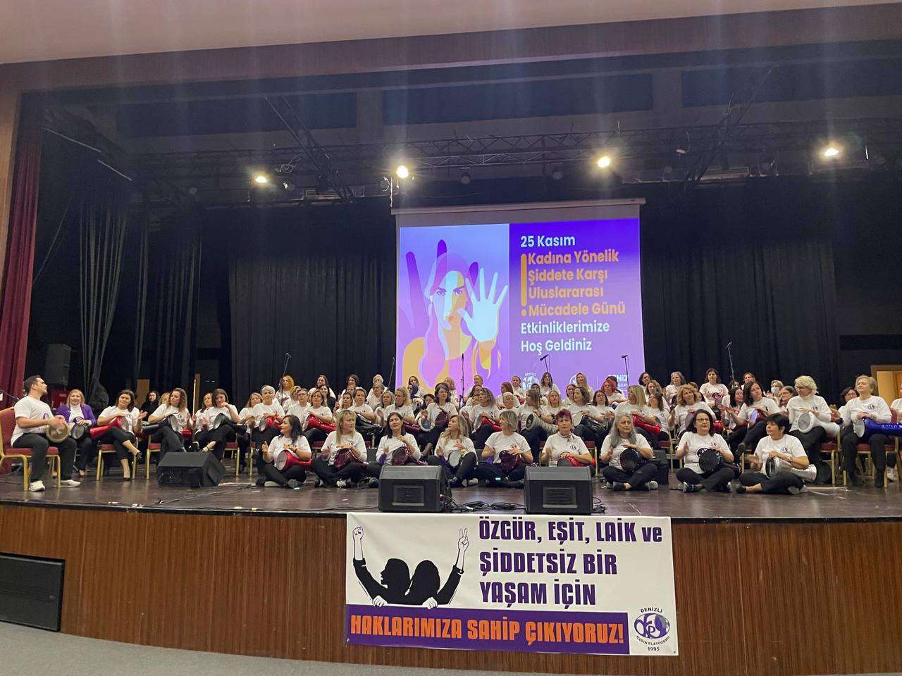 Denizli’de kadınlar, şiddete karşı bir araya geldi