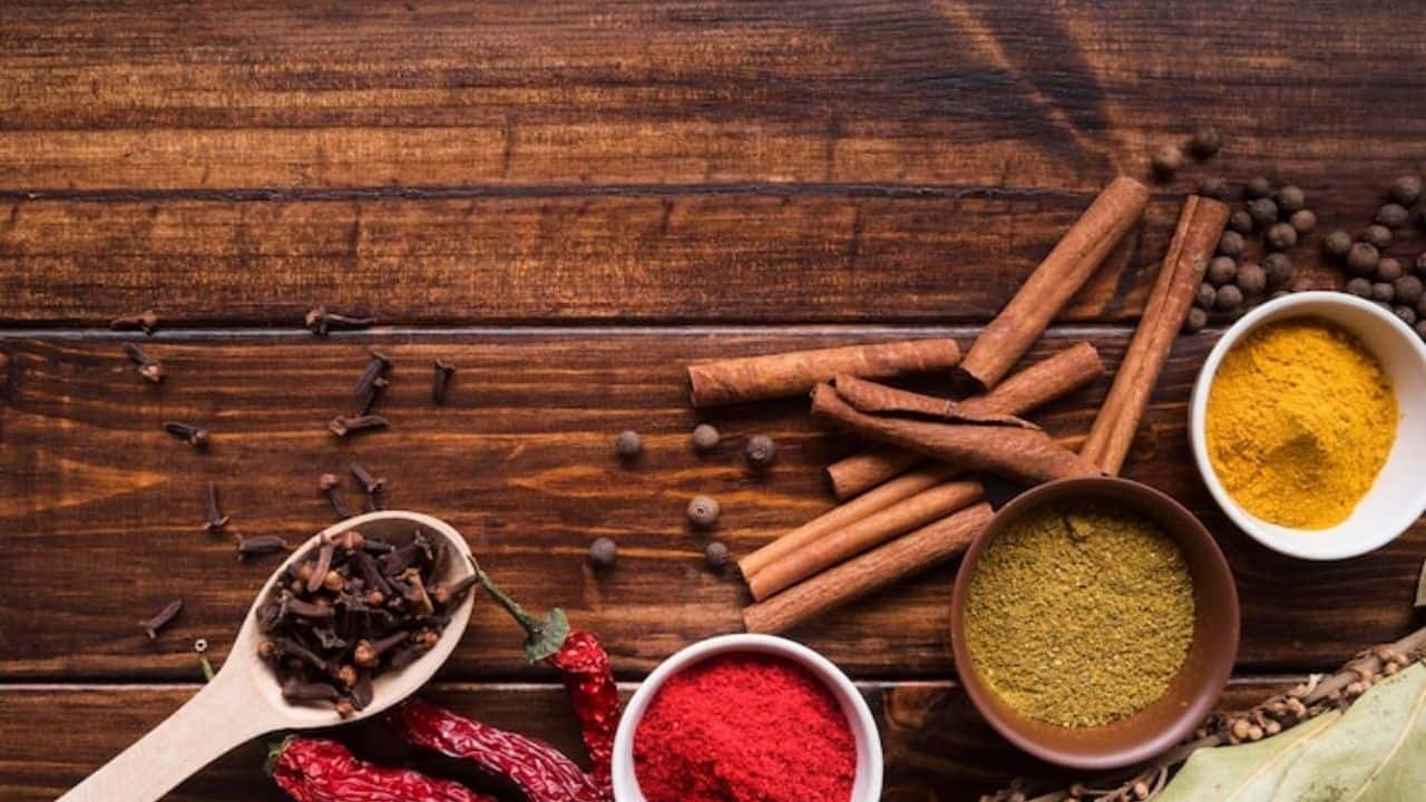 Saç Maskeleri Değil, Yedikleriniz Önemli: Uzmanlar Açıkladı, 'Şeker' Saç Döküyor, 'Biotin' Şart Değil