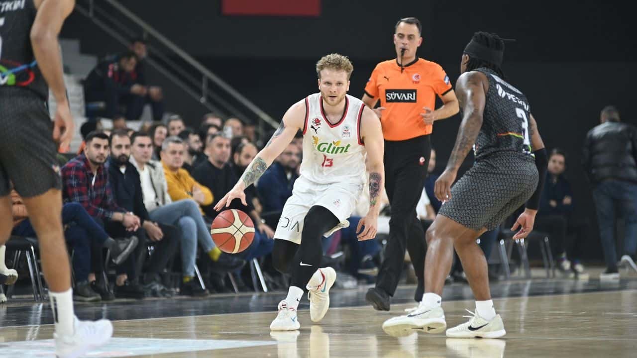 Glint Manisa Basket galibiyete hasret: Ege derbisinde güçlü rakibi Aliağa Petkim’e kaybetti: 101-104