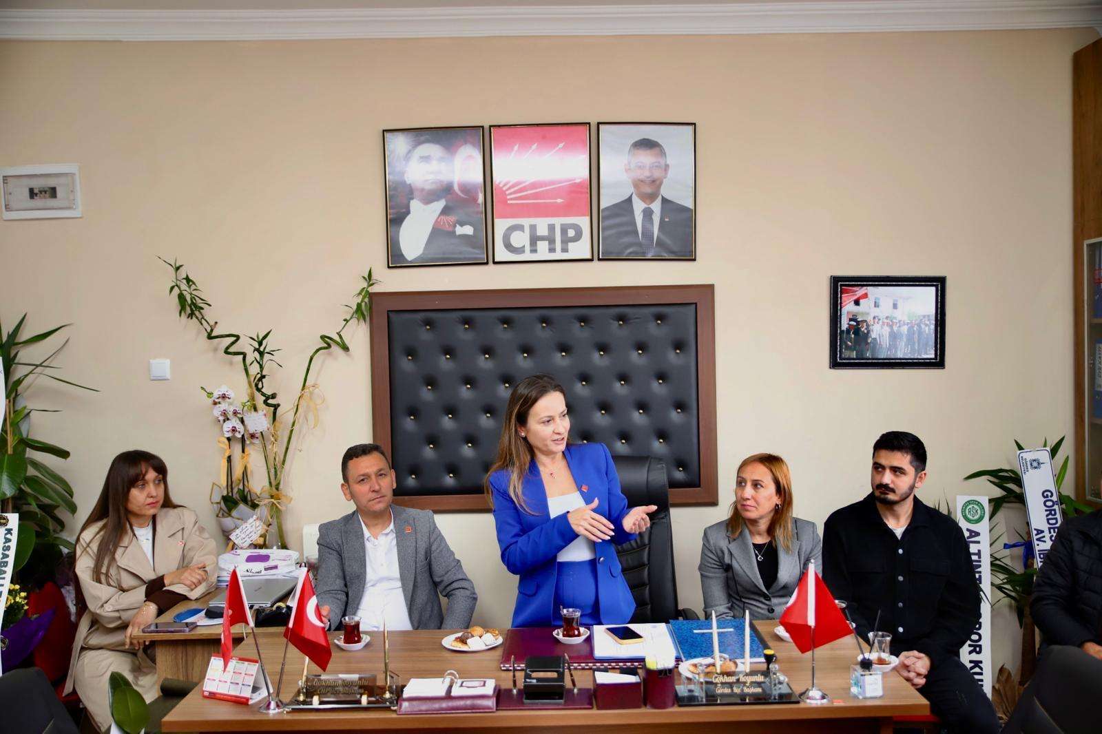 İlksen Özalper: Manisa'yı 40 derecede elektriksiz bıraktınız