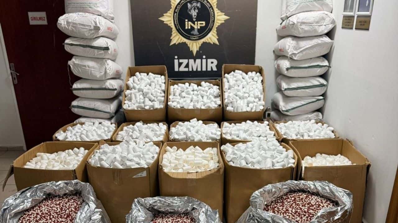 İzmir'de 2 milyon 309 bin uyuşturucu hap ele geçirildi
