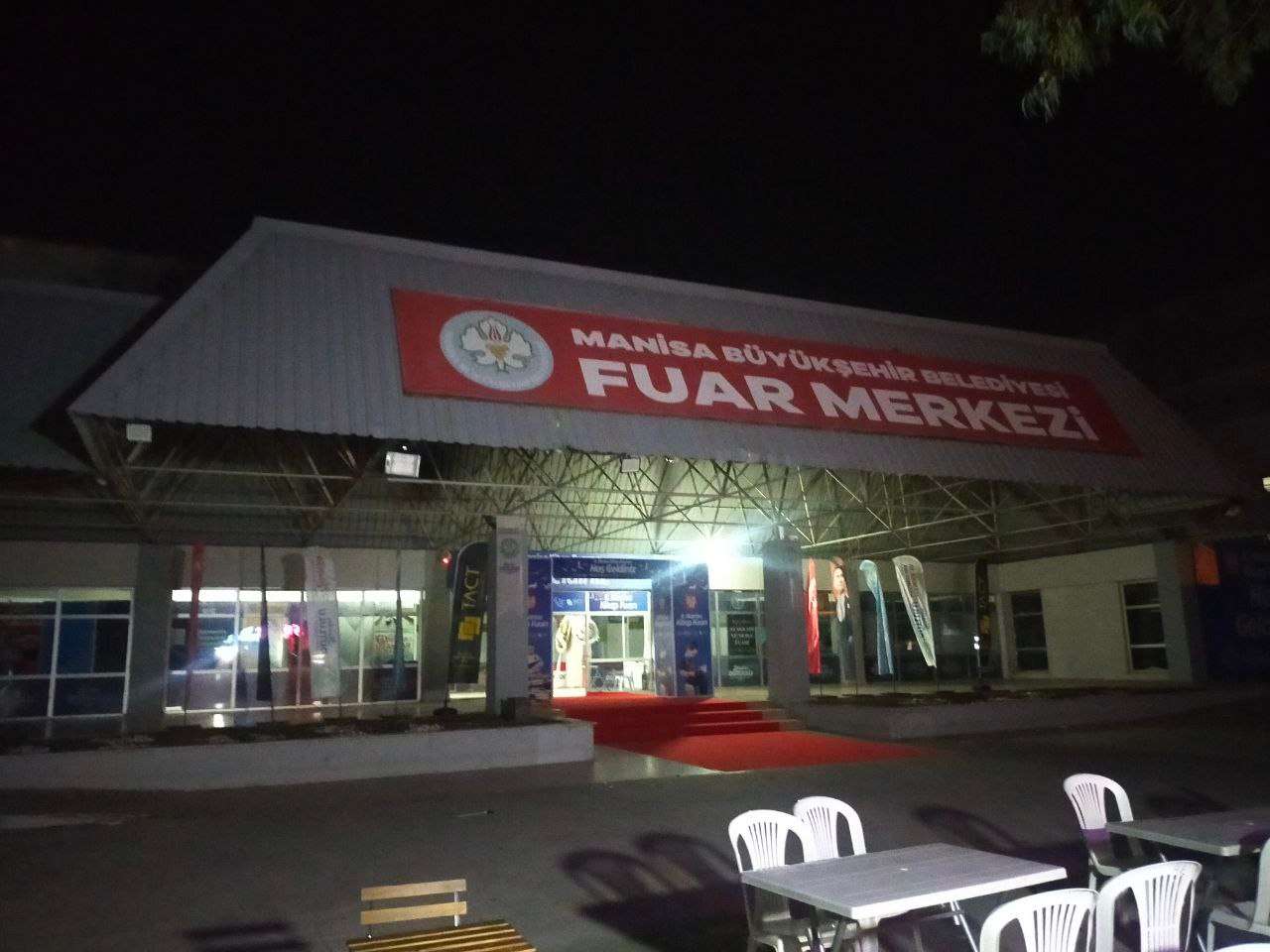 Manisa Kitap Fuarı’nın akşam erken kapanması tepkilere neden oluyor
