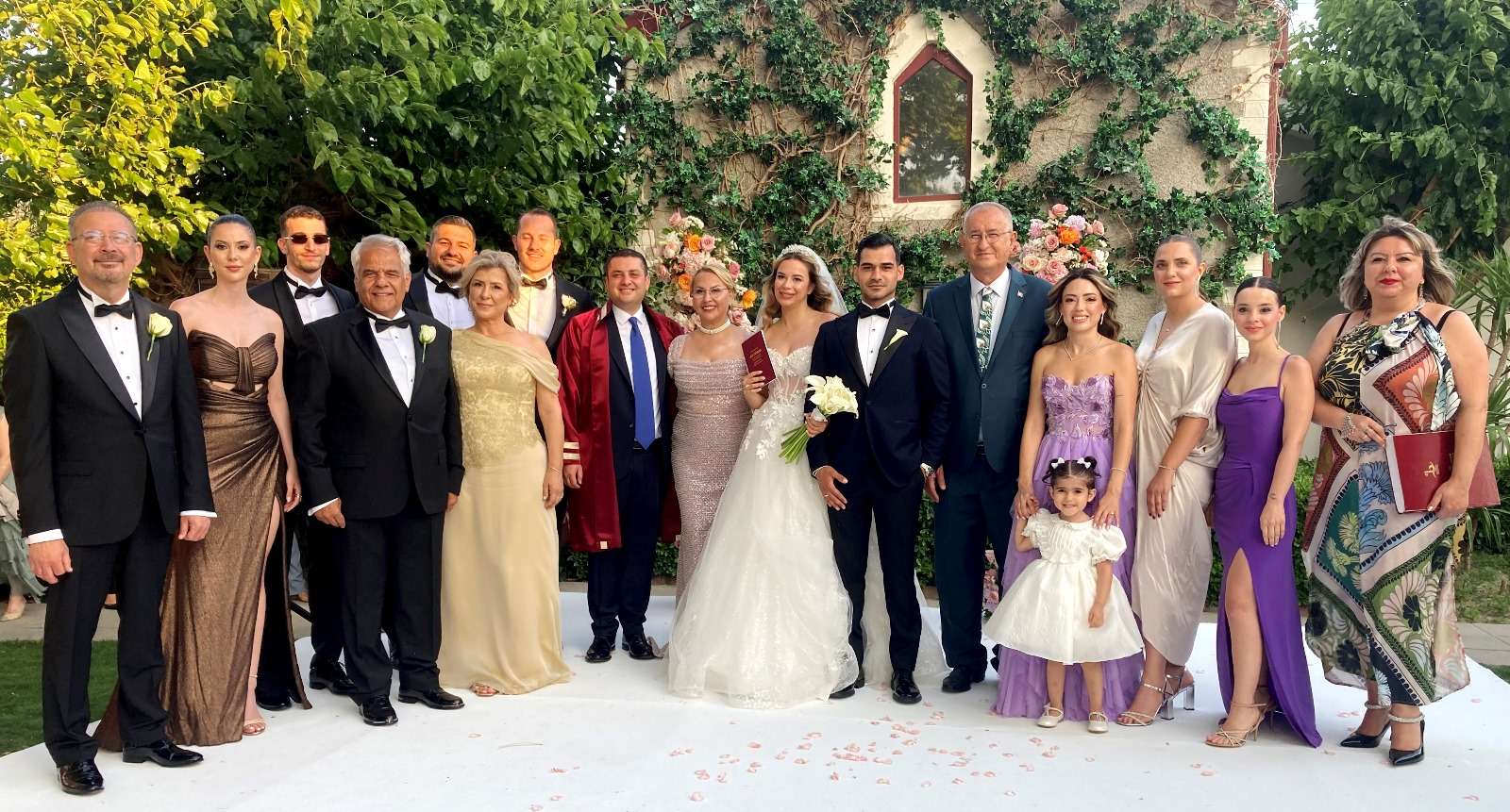 Manisalı ve İzmirli sanayicileri buluşturan düğün