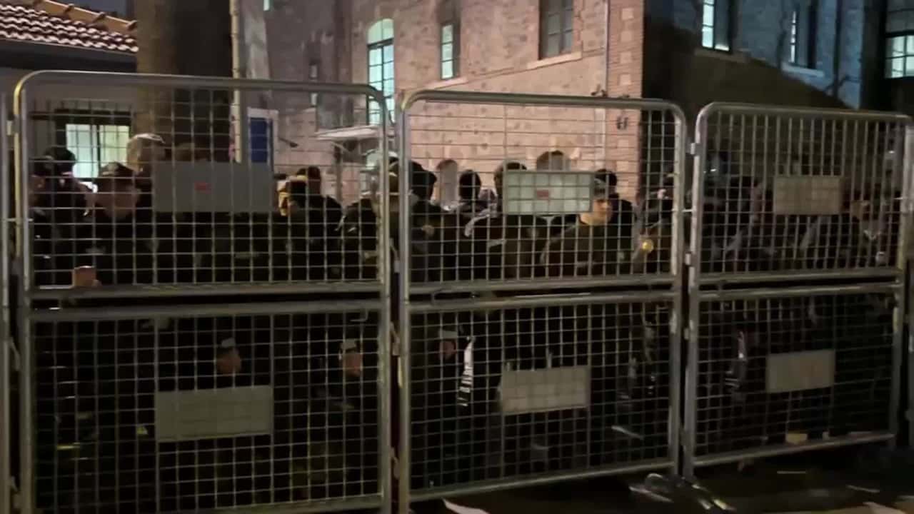 Meslek Fabrikası'na giriş çıkışlar polis tarafından kapatıldı