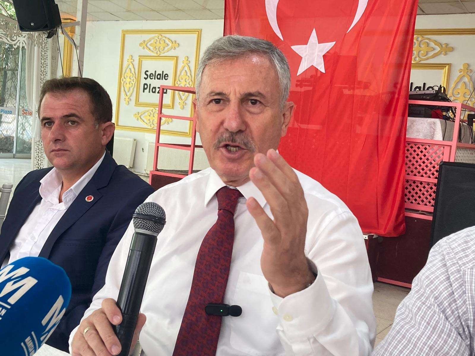 Selçuk Özdağ: Manisa'yı şehirleştiremeyen yöneticileri silkelemeye geldim