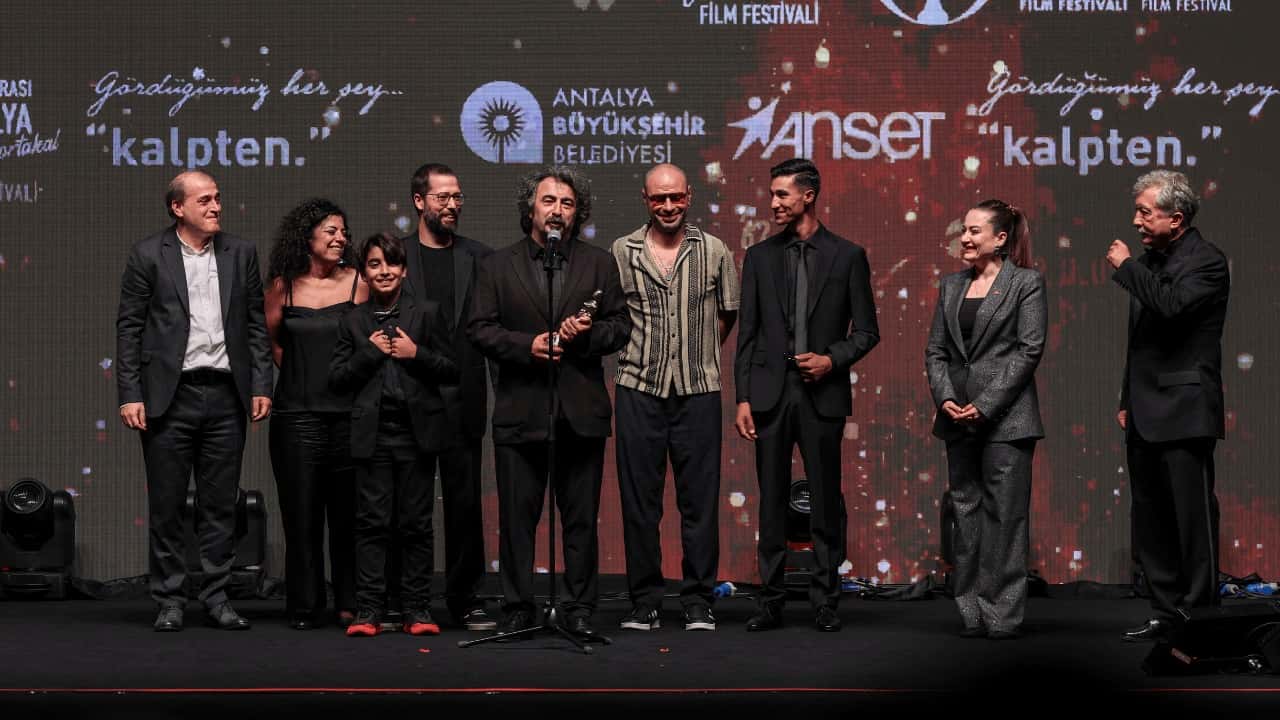 Altın Portakal Film Festivali'nin büyük ödülünü "Tavşan İmparatorluğu" kazandı