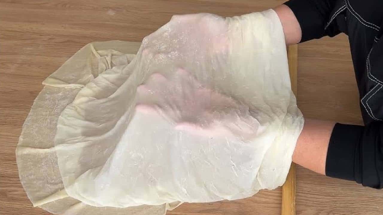 Tül Gibi İncecik Yırtılmayan Yufka İçin Hamura 1 Kaşık Eklemek Yeter