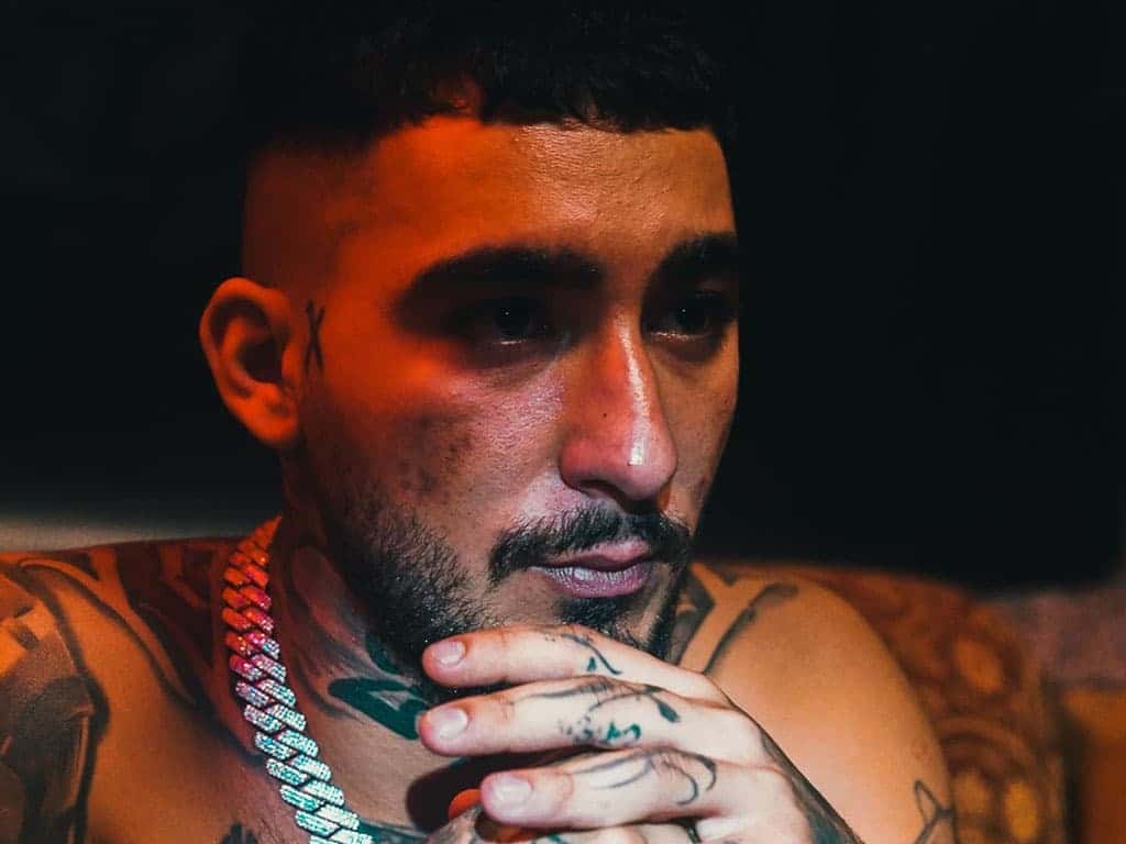 Rapçi Uzi Kimdir, Nereli? Ebo ile Yaşadığı Kavganın Detayları ve Özel Hayatı Hakkında Merak Edilen Her Şey