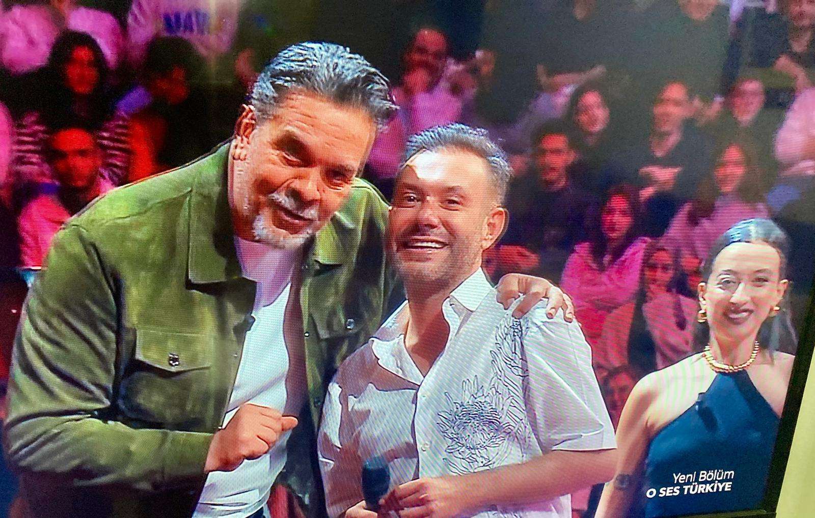 O Ses Türkiye’de Manisalı sanatçıdan Orhan Gencebay’ın şarkısı ‘Ya Evde Yoksan’ performans