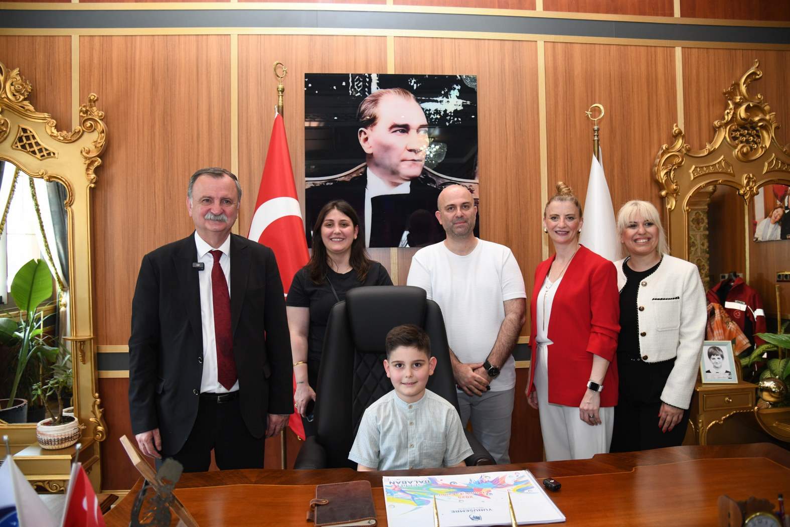 Başkan Balaban 23 Nisan’da koltuğu çocuklara emanet etti