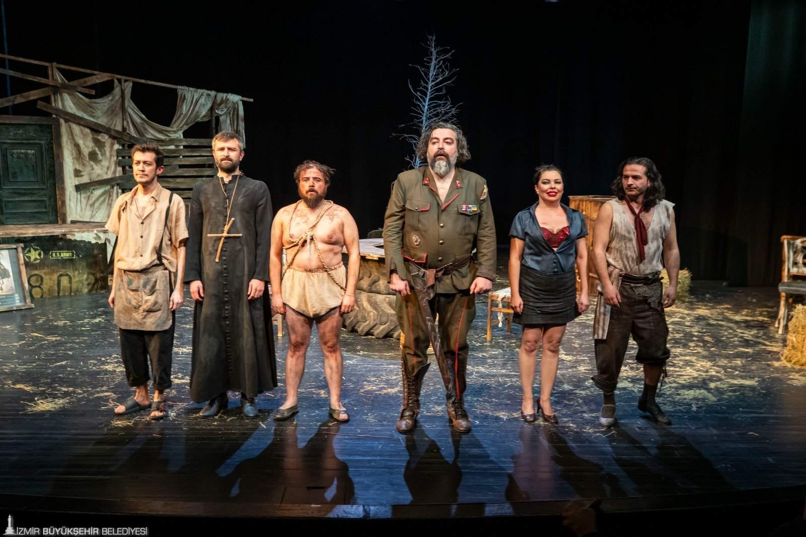 Dünya Tiyatro Günü’nde “3 Nalla 1 At” oyununun galası yapıldı