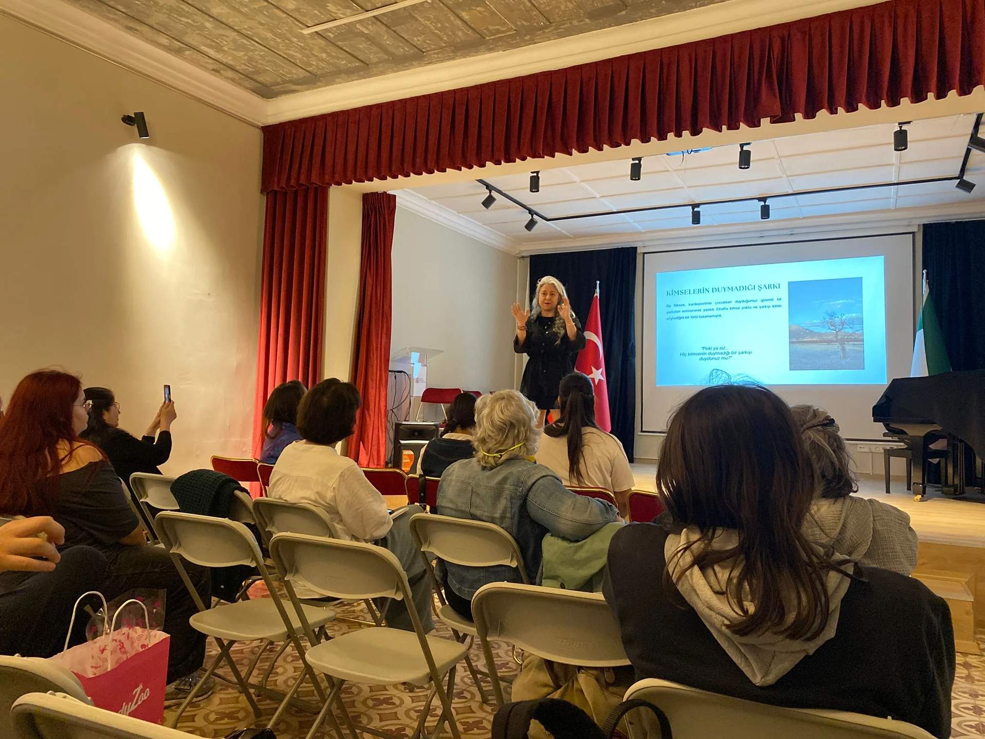 Yazarlık, kayıt tutmaktır: Meryem Şahin 9. Uluslararası Kadın Yönetmenler Film Festivali'nde senaryo atölyesi gerçekleşt