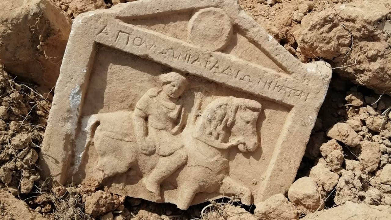 Denizli'de peyzaj düzenlemesinde Roma dönemine ait mezar taşı bulundu