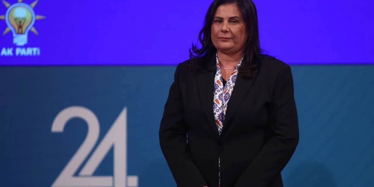 AKP'ye geçen Çerçioğlu sahnede yuhalandı