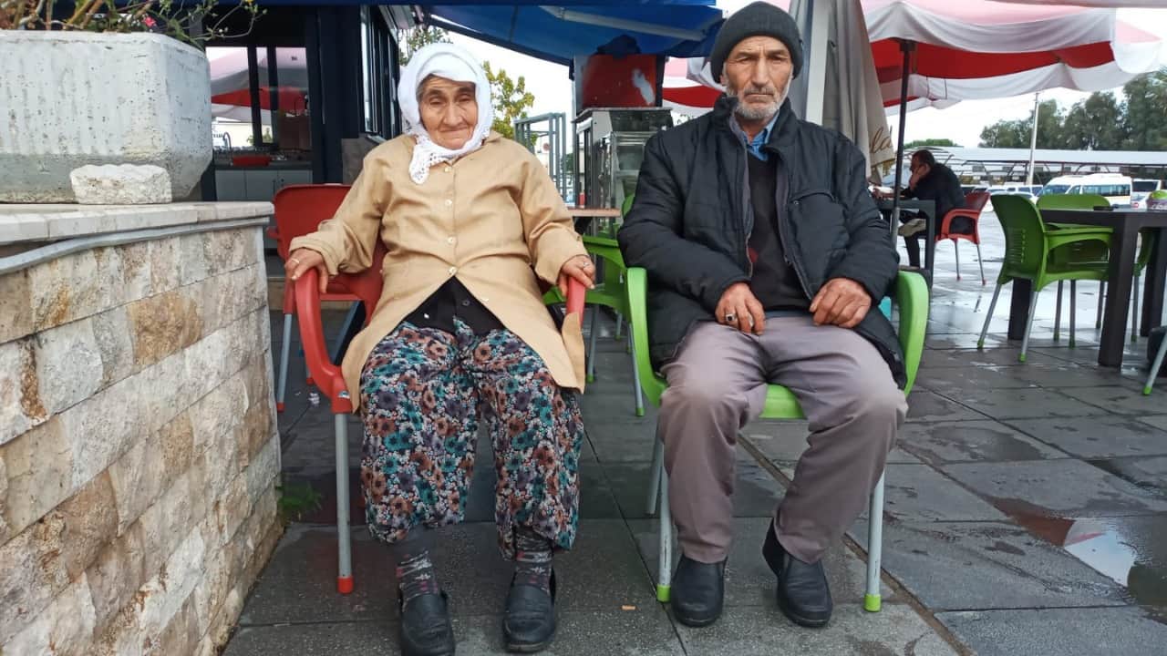 Alaşehehirli Karataş çiftini çocukları da devlet de unuttu! 