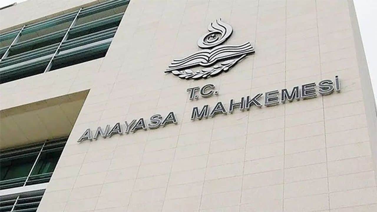 AYM'den gümrük vergilerinde kanuni faiz uygulamasına iptal kararı