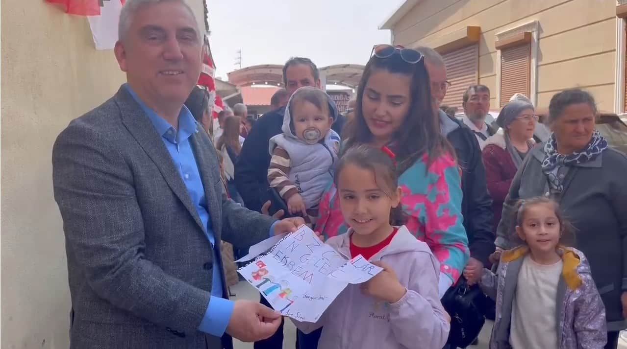 Bergama’daki ön seçim oylamasında çocuklardan bile mesaj var