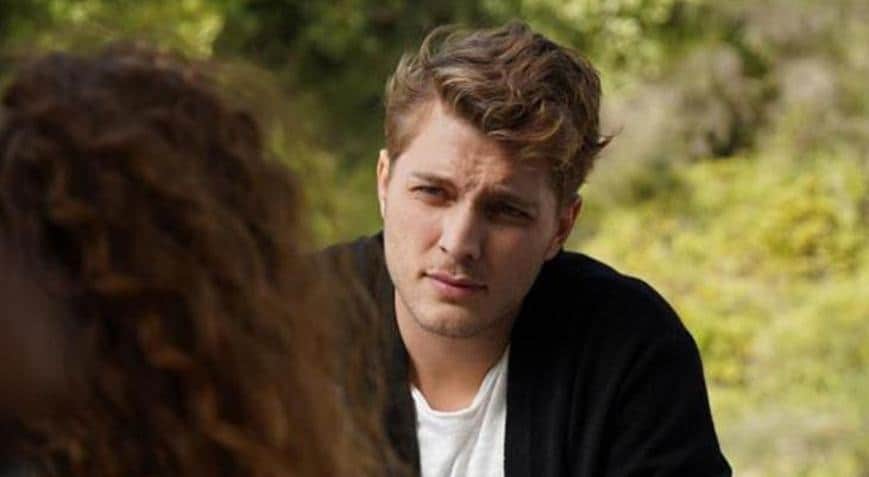 Burak Tozkoparan Kimdir? Siyah Kalp Dizisindeki Cihan Rolüyle Yükselen Yıldızın Hayatı