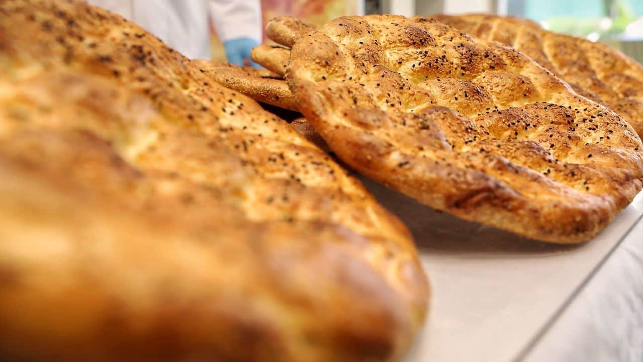 Bursa'da 450 gramlık BESAŞ Ramazan pidesi 25 TL