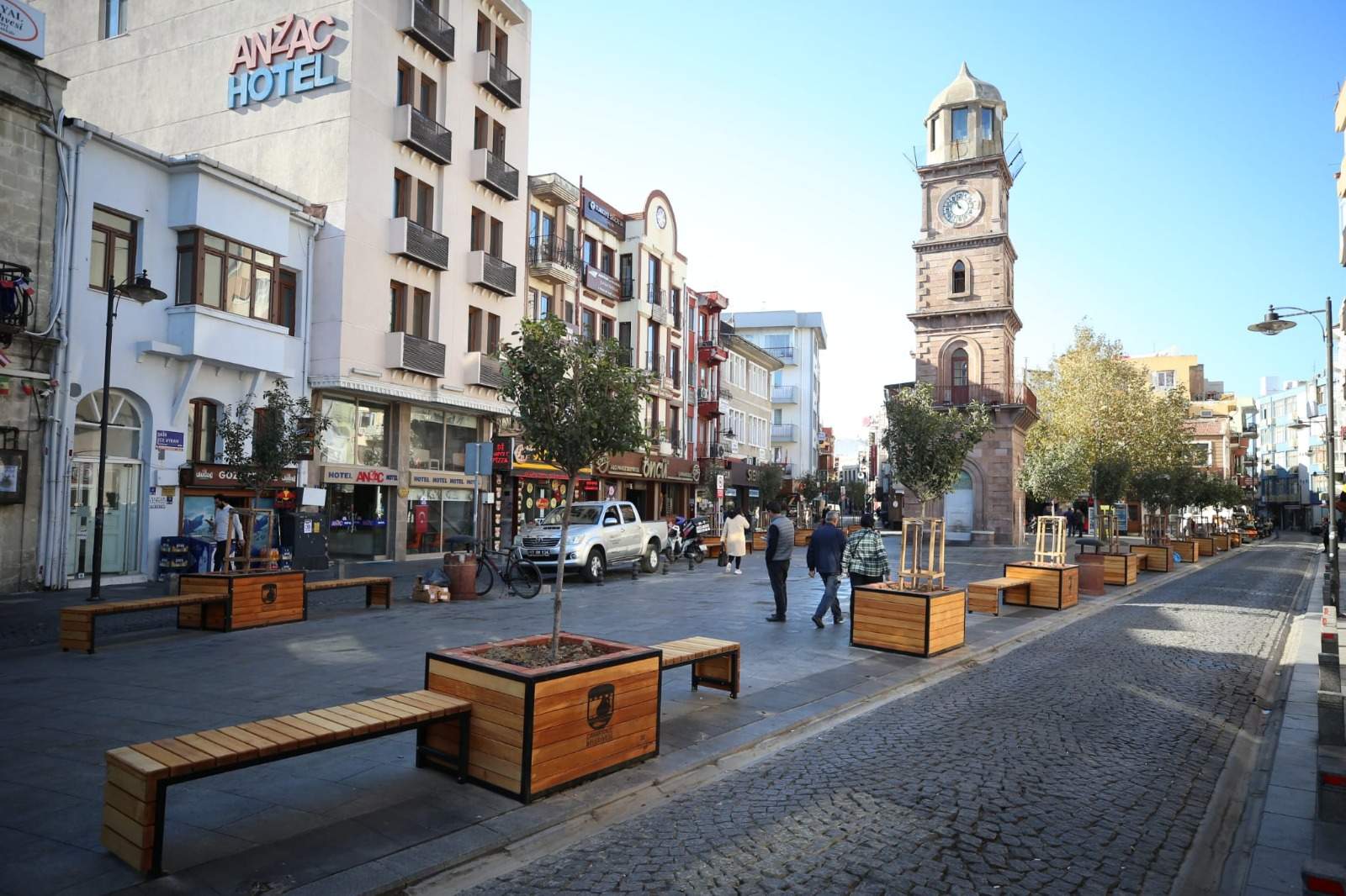 Çanakkale Saat Kulesi: Şehrin Kalbinde Göğe Uzanan Tarihi Yapı