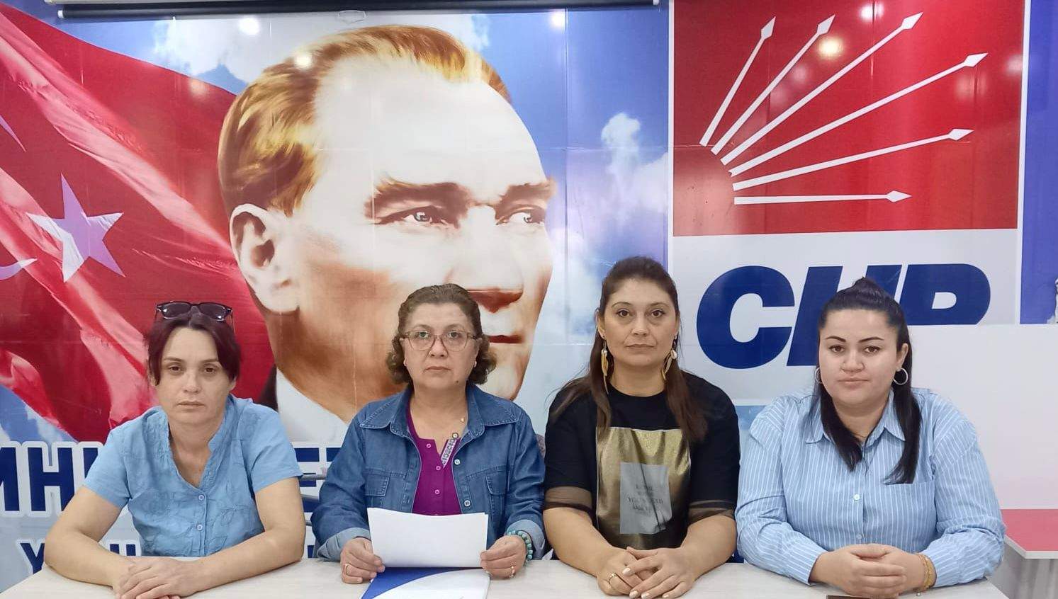 CHP Yunusemre Kadın Kolları: Kadın Cinayetleri Politiktir