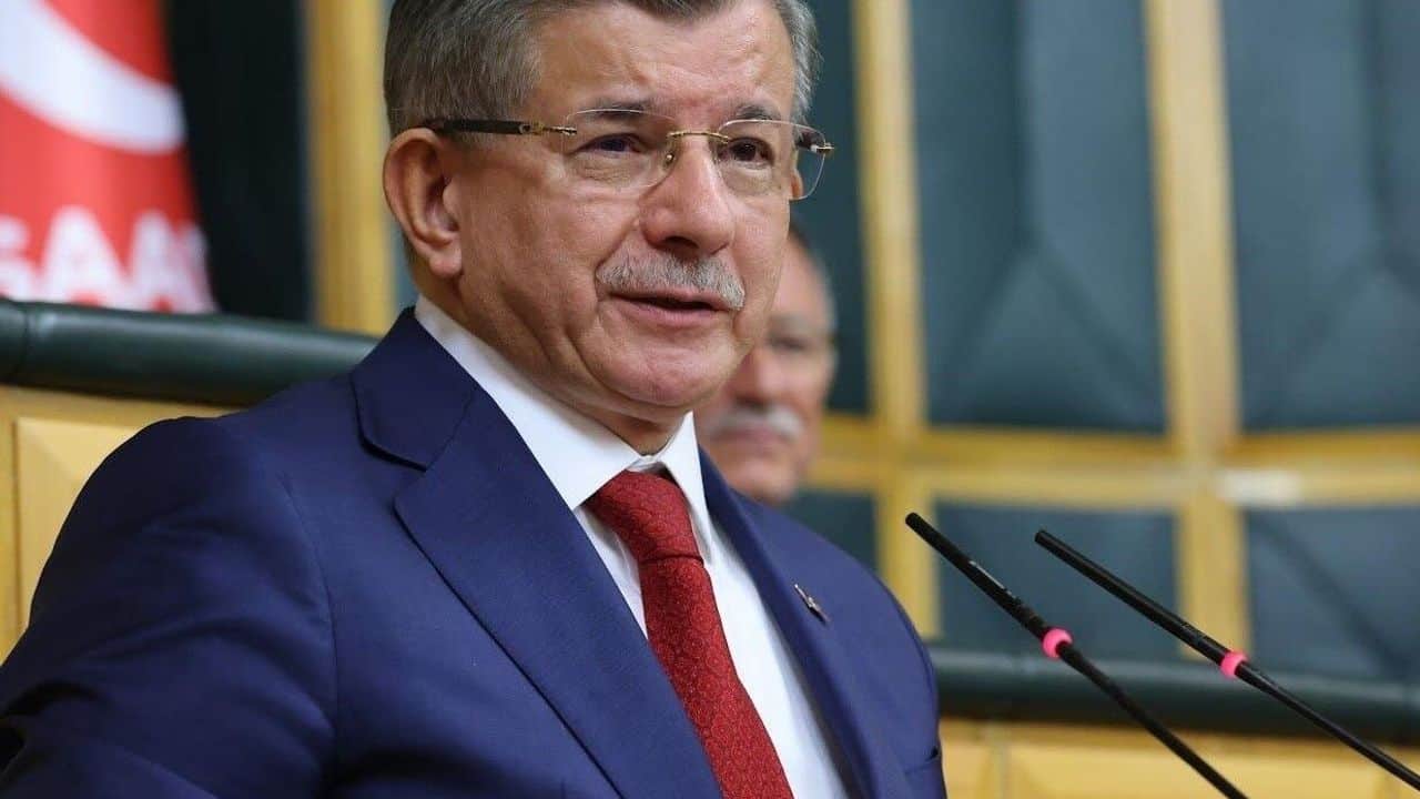 Davutoğlu: Çağ dışı bir laiklik anlayışını bu milletin başına musallat etmeyin