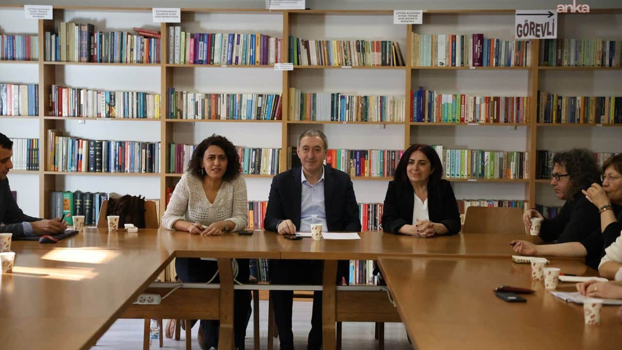 DEM Parti Eş Genel Başkanı Bakırhan, Barış Akademisyenleri ile görüştü