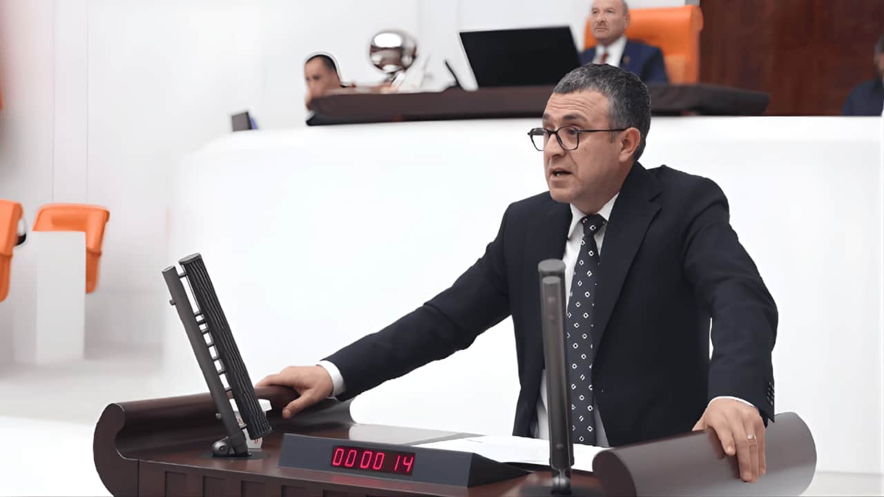 DEM Partili Serhat Eren, Amedspor maçlarındaki tezahüratları Meclis gündemine taşıdı