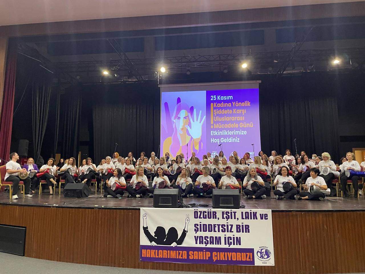 Denizli’de kadınlar, şiddete karşı bir araya geldi