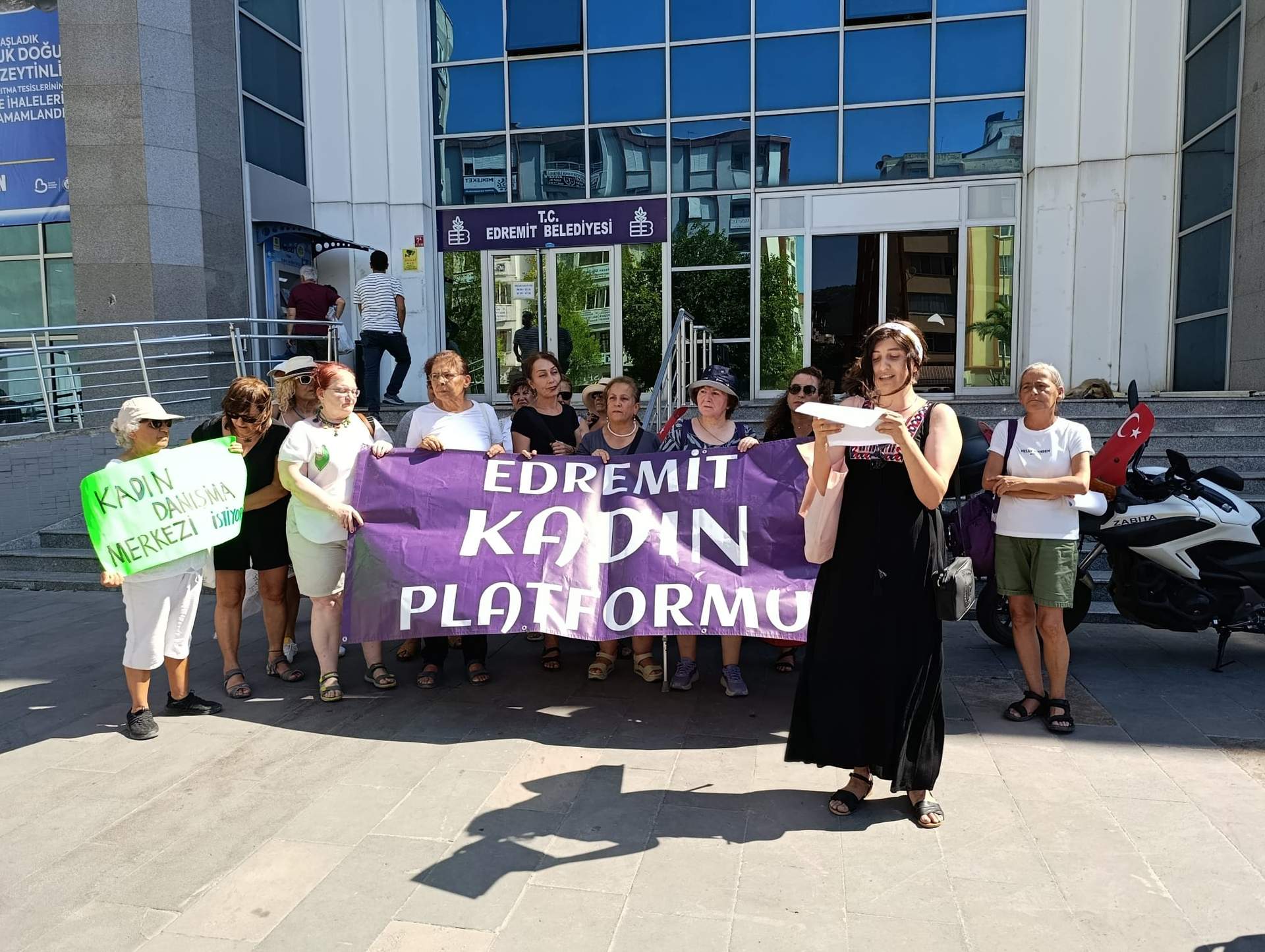 Edremit Kadın Platformu'ndan kadın cinayetlerine karşı sert tepki