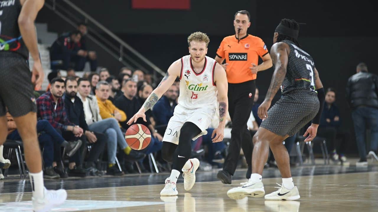 Glint Manisa Basket galibiyete hasret: Ege derbisinde güçlü rakibi Aliağa Petkim’e kaybetti: 101-104