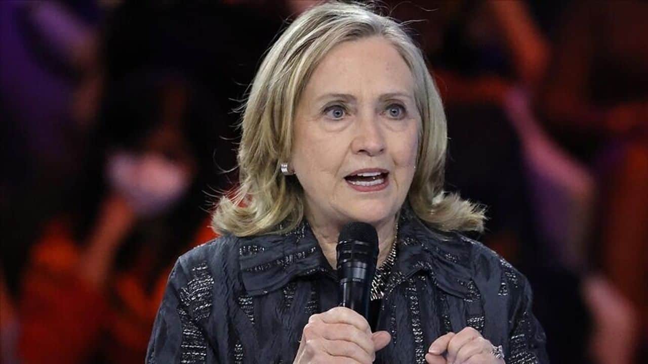 Hillary Clinton: Epstein’in suçlarından haberim yoktu, Trump da ifade vermeli