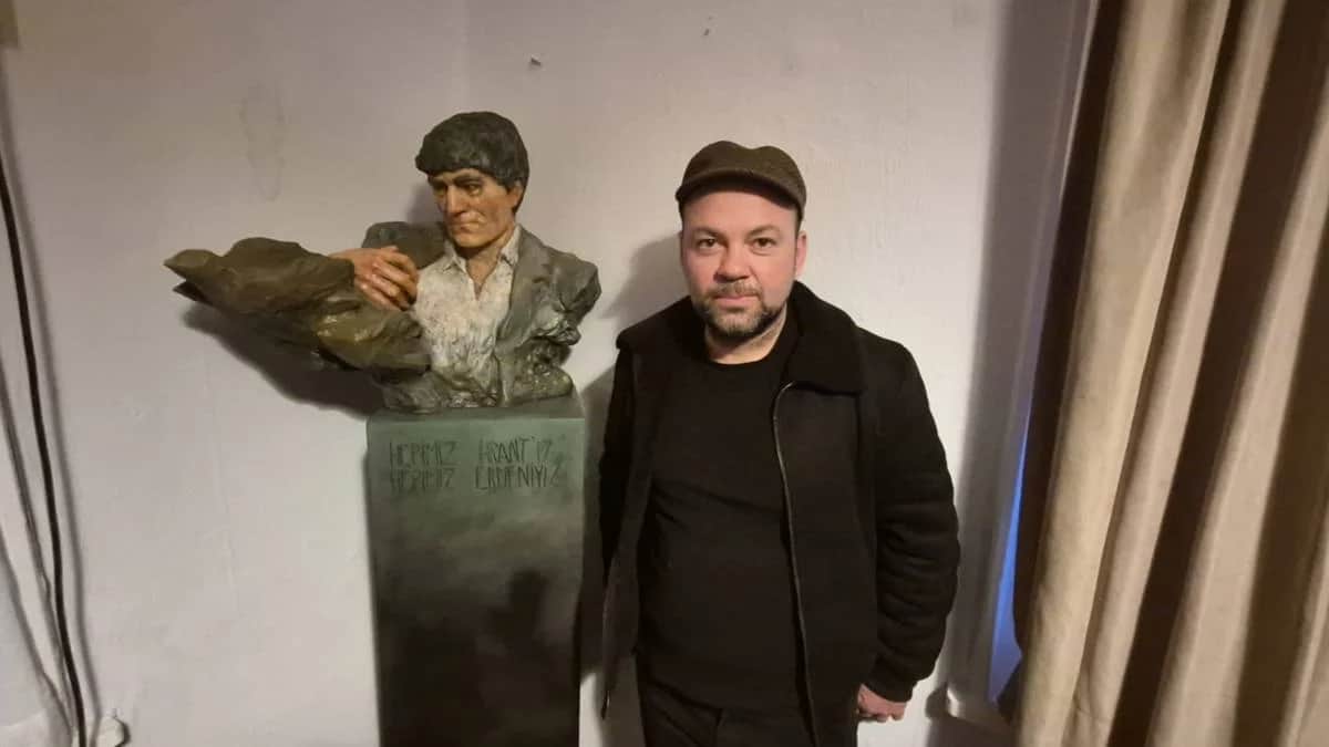 Hrant Dink heykeli İzmir'de açıldı