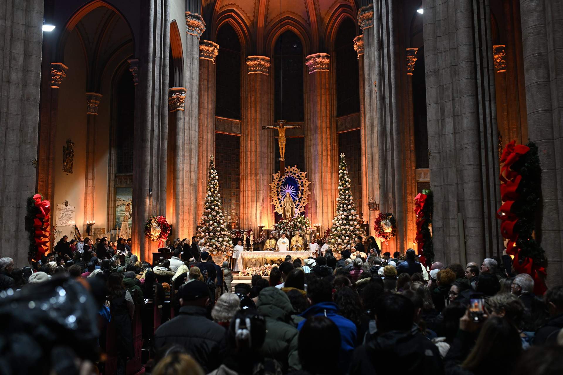 İstanbul’daki kiliselerde Noel ayini düzenlendi