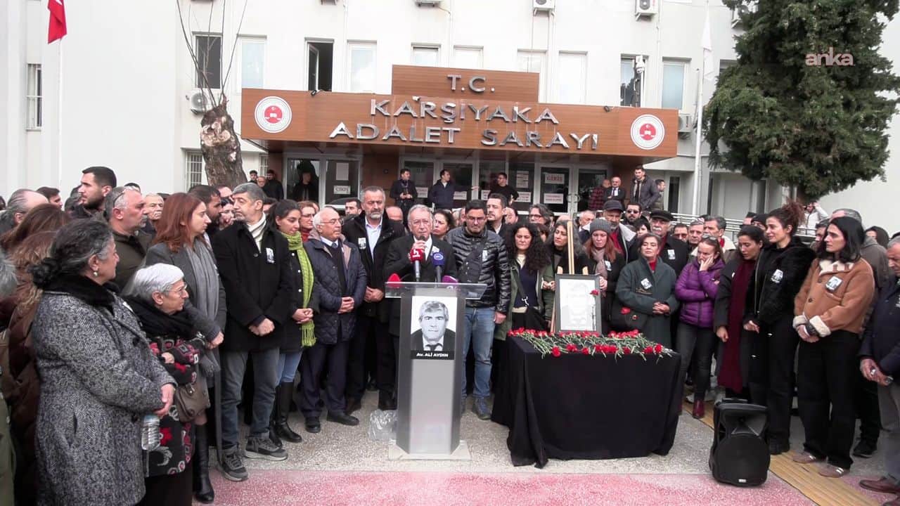İzmir Barosu’ndan Ali Aydın için adliye önünde açıklama: Bu cinayet bizi yolumuzdan çevirmeyecek