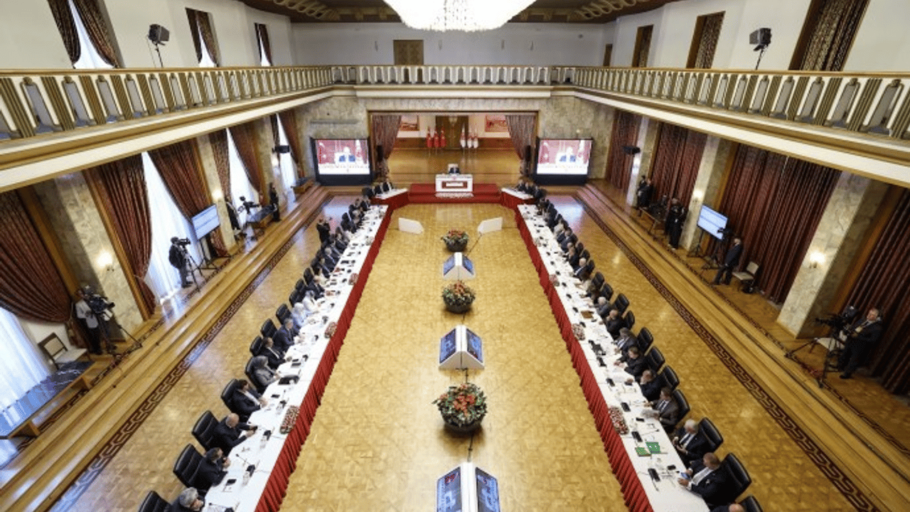 Komisyon raporu oy çokluğu ile kabul edildi