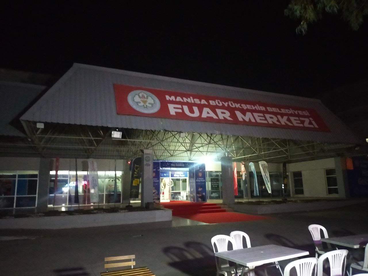 Manisa Kitap Fuarı’nın akşam erken kapanması tepkilere neden oluyor