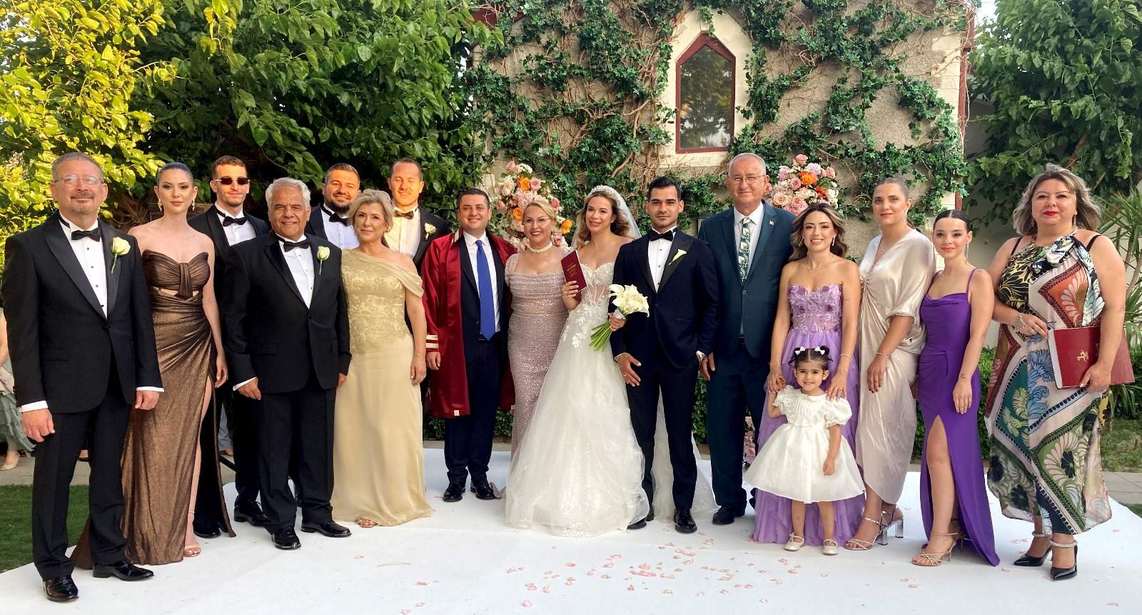 Manisalı ve İzmirli sanayicileri buluşturan düğün