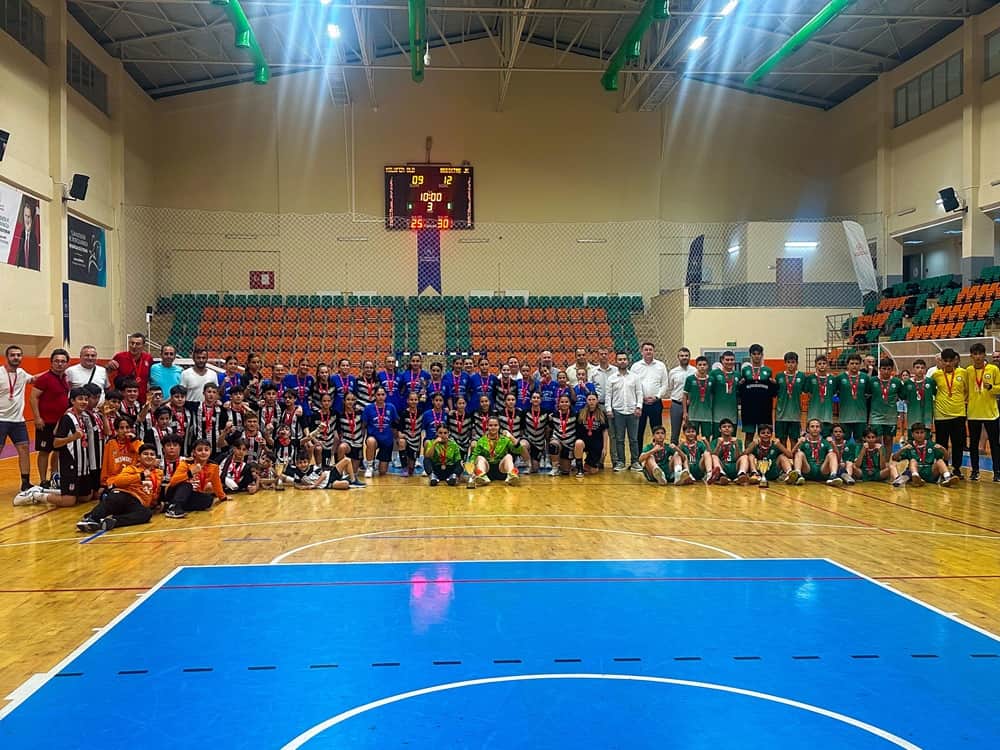 Manisa BBSK Hentbol Altyapısı Namağlup Türkiye Şampiyonu oldu