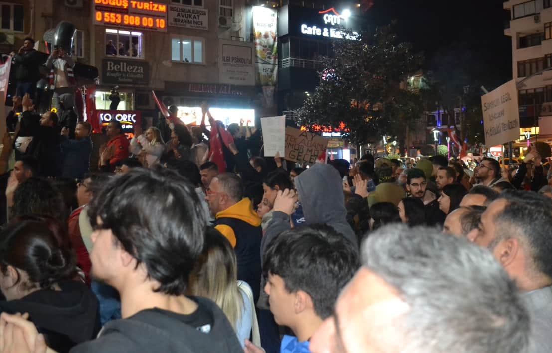 Manisa’da İmamoğlu protestoları devam ediyor